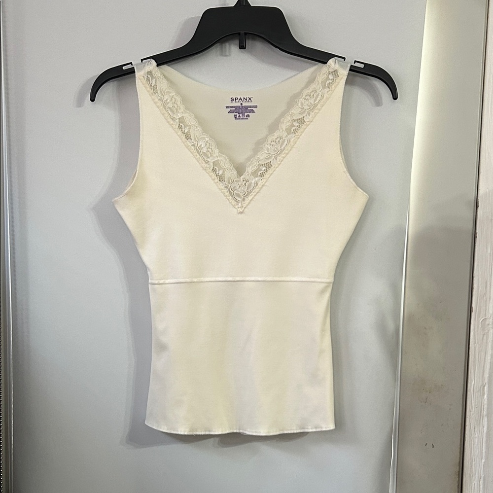 New SPANX Ivory V-Neck Lace Tank